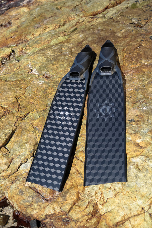 Sunnyoceaner carbonfins 三軸 碳纖 配 xwing 腳套 蛙鞋 (長蛙)