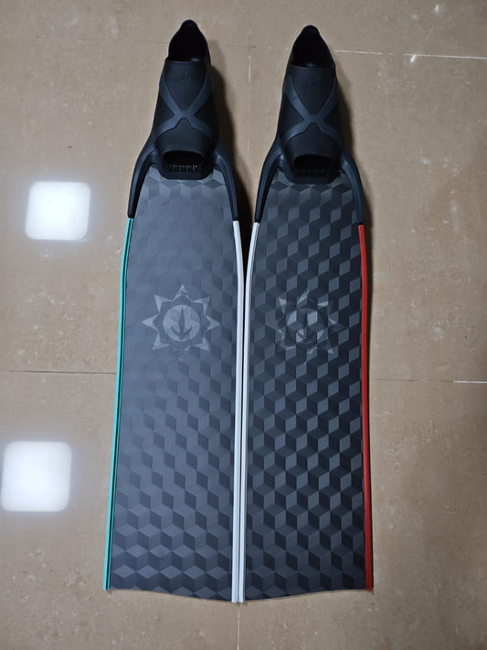 Sunnyoceaner carbonfins 三軸 碳纖 配 xwing腳套 蛙鞋 (短蛙)