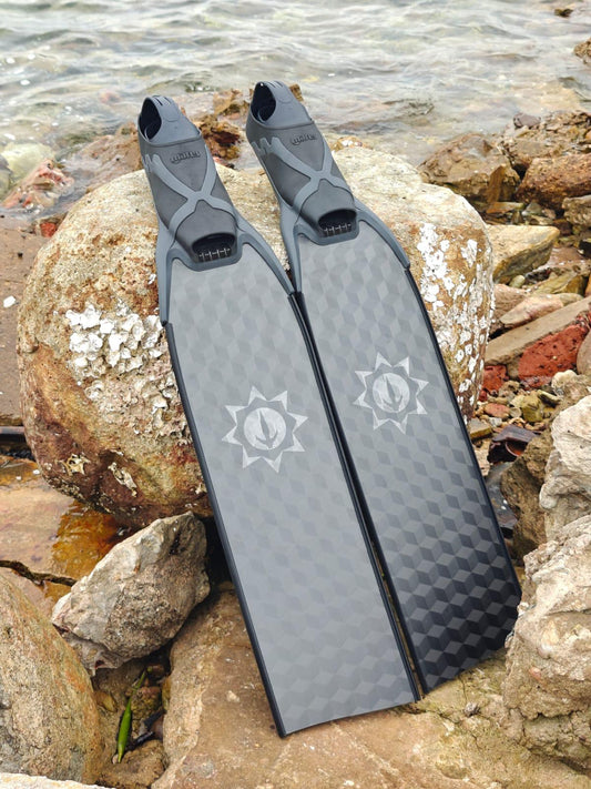 Sunnyoceaner carbonfins 三軸 碳纖 配 潛泳腳套 蛙鞋